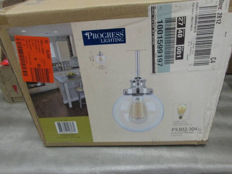 lot 256 image: Progress Lighting Penn 6.88 in. 1-L...