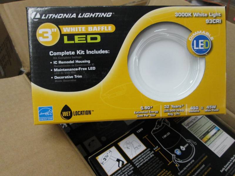 lot 261 image: Lot of 4 Lithonia Lighting 3 in. Ma...