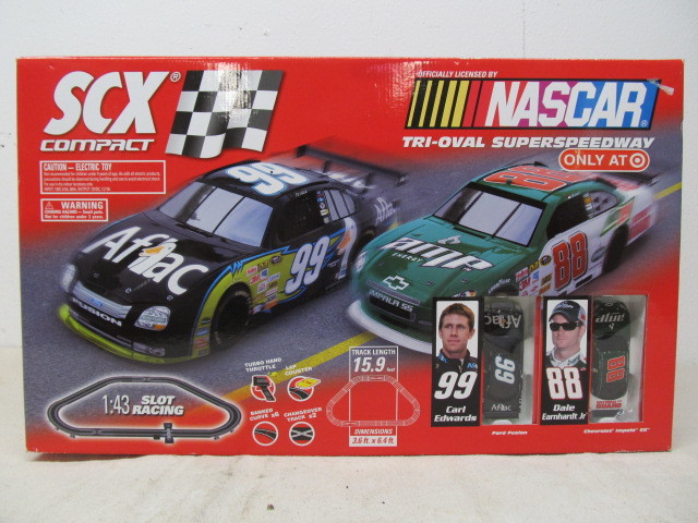 lot 17 image: Brand New NASCAR Speedway Racing Set