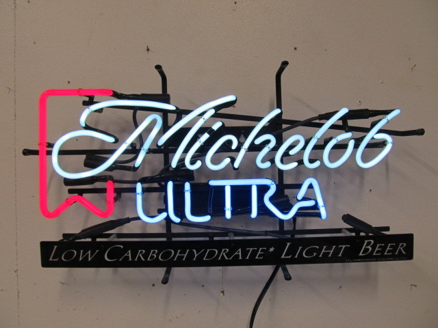 lot 40 image: Working MICHELOB ULTRA Lighted Neon Beer Sign