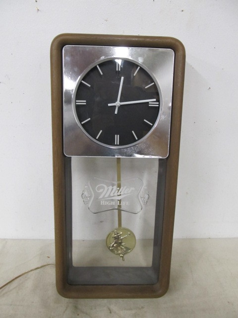 lot 42 image: Large Working Vintage MILLER HIGH LIFE Advertising Clock Sign