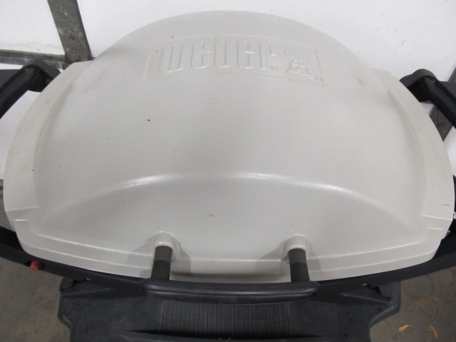 lot 55 image: Working WEBER Grill wStand & Propane Canister
