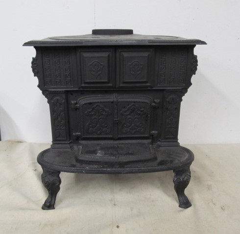 lot 56 image: Vintage Cast Iron GEM No. 80 Cast Iron Stove