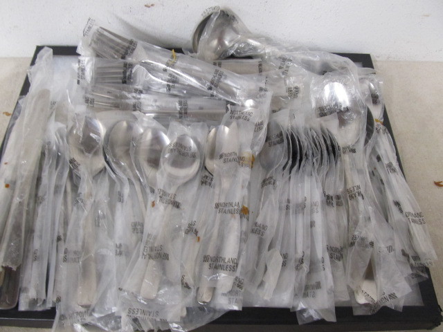 lot 70 image: BRAND NEW Stainless Steel Flatware