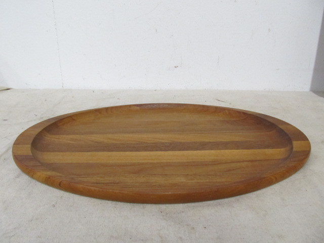 lot 85 image: Mid Century Danish Teak Serving Tray