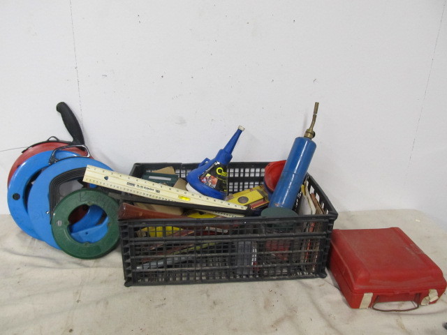 lot 98 image: Lot of Tools & Garage Items