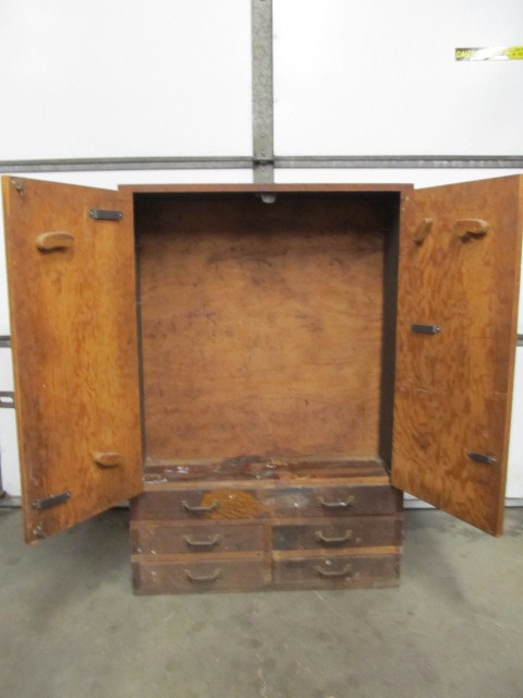 lot 164 image: Old Vintage Carpenter Portable Tool Chest