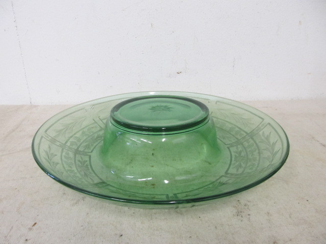 lot 120 image: Large Vintage Etched Green Depression Glass Serving Dish