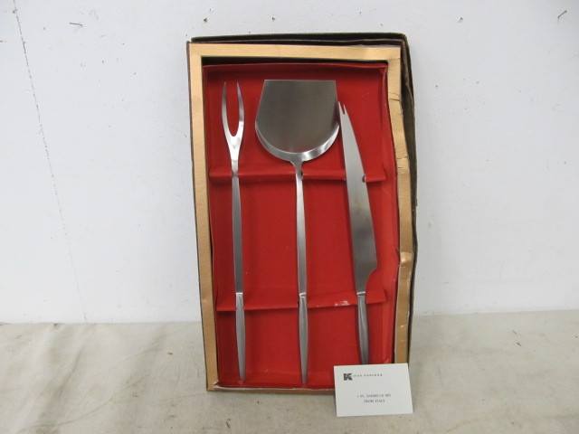 lot 133 image: LARGE Mid Century Italian Barbecue Serving Set