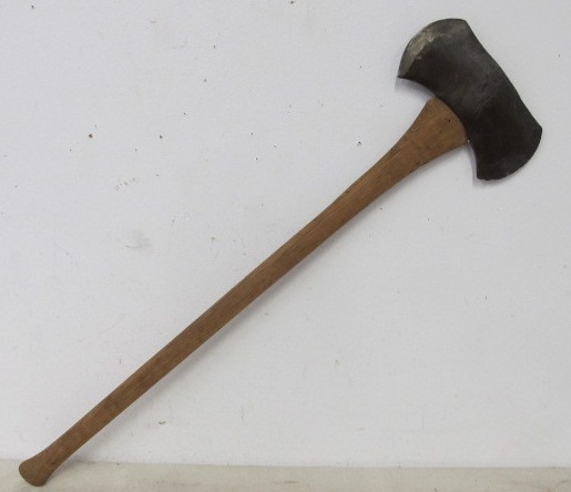 lot 136 image: Vintage Double Blade True Temper Ax