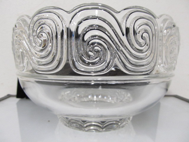 lot 112 image: Signed TIFFANY Crystal Serving Bowl - LCT Collection - 9 diameter