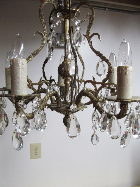 lot 3 image: Vintage 1950s Ornate Brass & Crystal Prism Chandelier