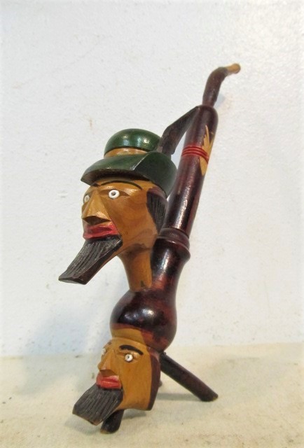 lot 4 image: Vintage Hand Carved & Painted Smoking Pipe