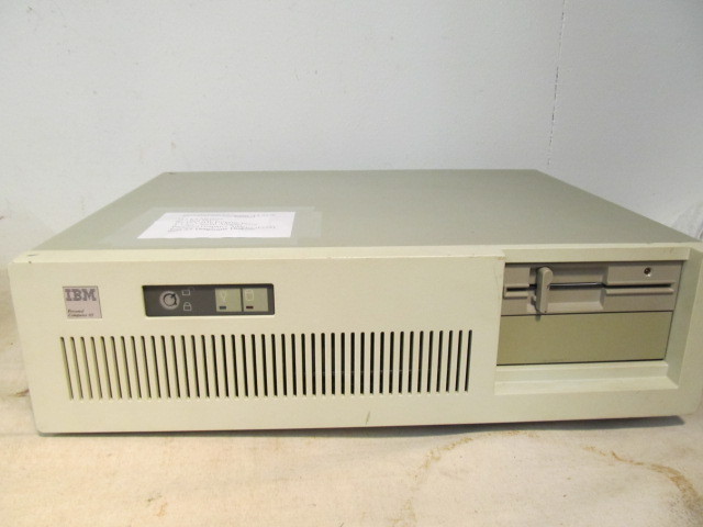 lot 7 image: Vintage IBM 1984 AT Personal Computer