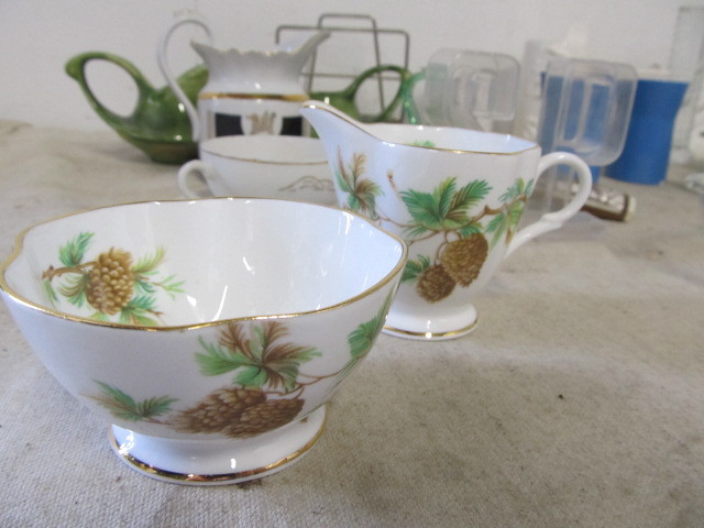 lot 32 image: Group of VintageMid Century Dcor etc