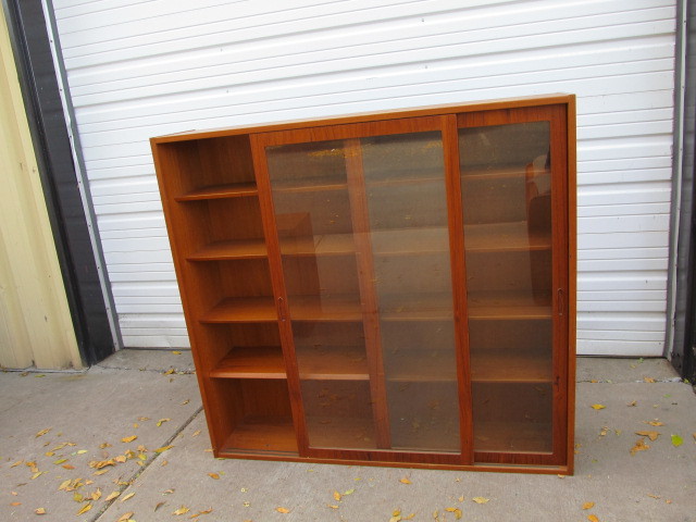 lot 176 image: Mid Century Danish Modern HUNDEVAD Teak BookshelfHutch
