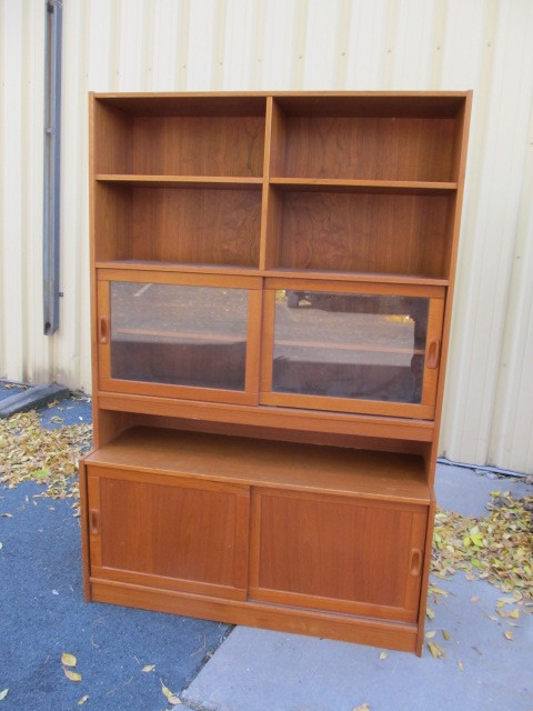 lot 179 image: Mid Century Danish Modern HUNDEVAD Teak BookshelfHutch