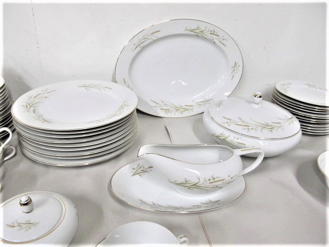 lot 74 image: GOLDEN HARVEST Fine China - Complete service for 10