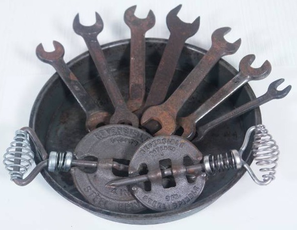 lot 63 image: Vintage Griswold Dampers and multiple tools