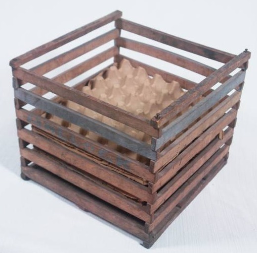lot 40 image: Antique Wood Egg Crate