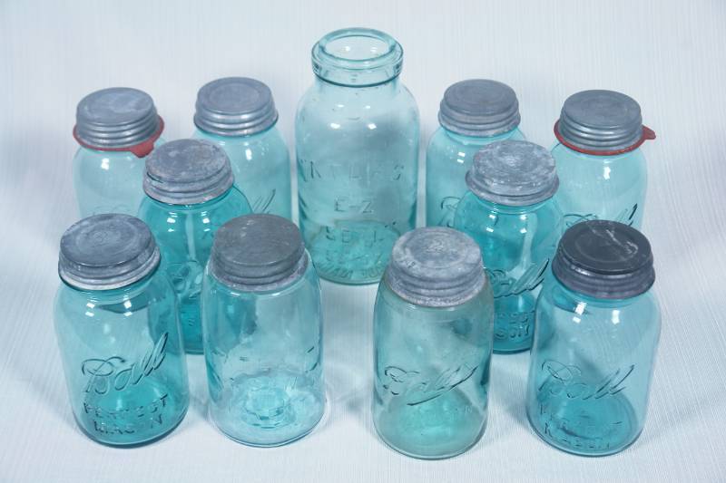 lot 86 image: Vintage Mason Jars