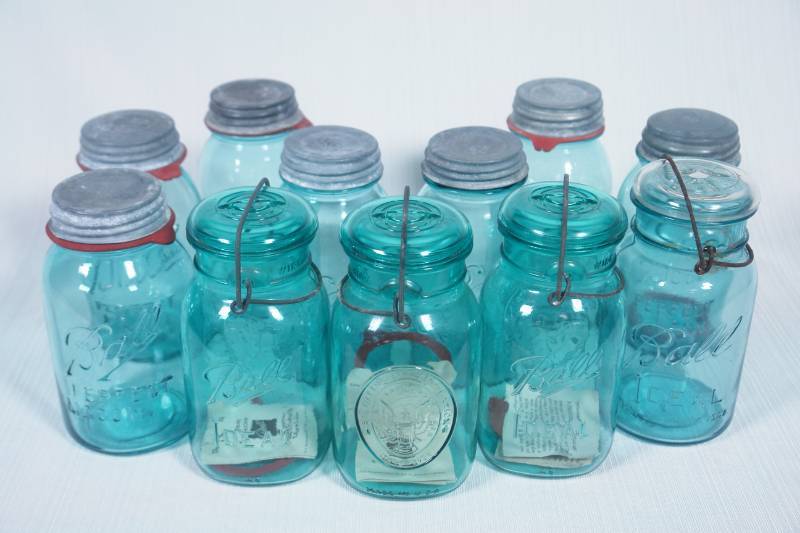 lot 87 image: Vintage Mason Jars