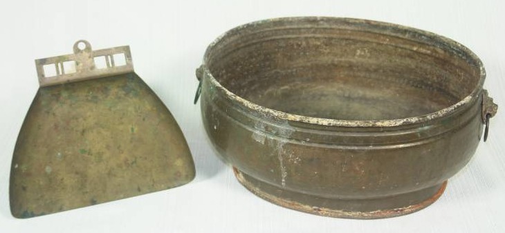 lot 48 image: Brass Bowl with Lion Motif and Butlers Crumb Pan
