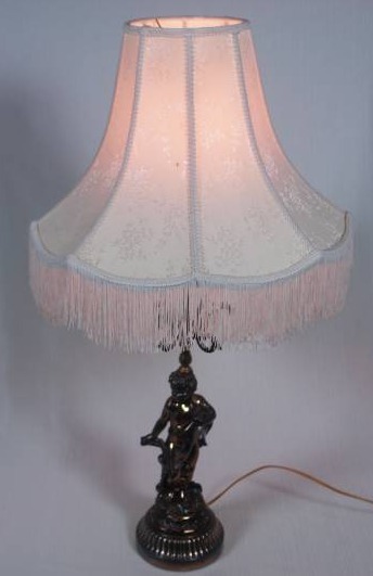 lot 38 image: Vintage Bronze Young Boy  Cherub Lamp