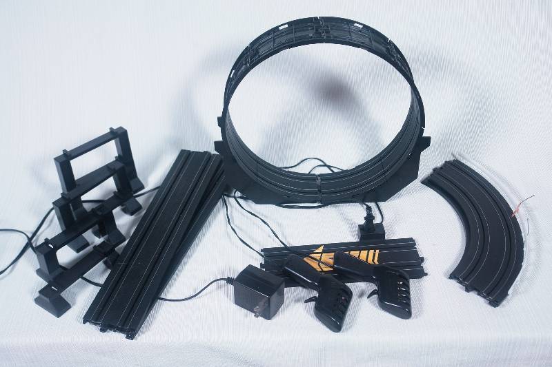 lot 59 image: Stock Car Thunder Slot Car Track from Life-Like Racing (HO Gauge)