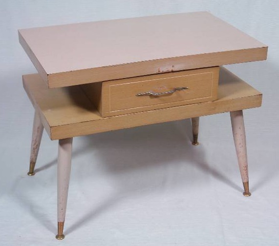 lot 21 image: Mid -Century Coffee Table End Table