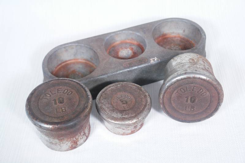 lot 29 image: Vintage Toledo Scale Weights