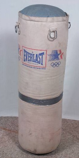 lot 104 image: Vintage Everlast Punching Bag.