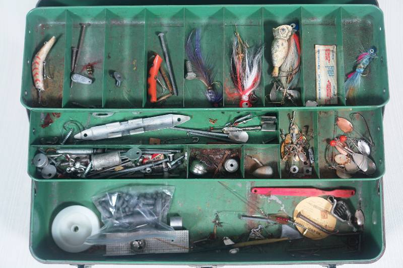 lot 98 image: Vintage Union Tackle Box with Contents