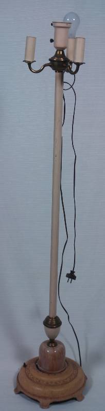 lot 73 image: Vintage Floor Lamp