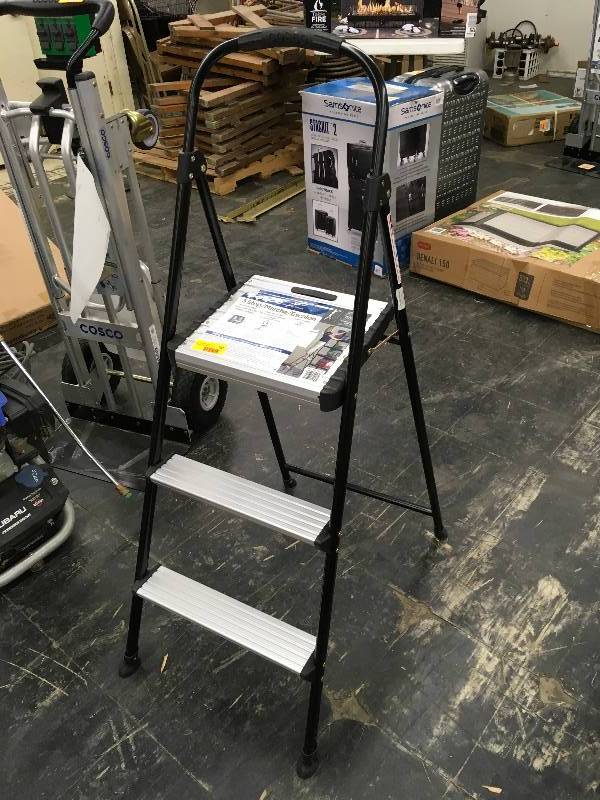 lot 281 image: Costco 3-Step Stool, Retail $19.99