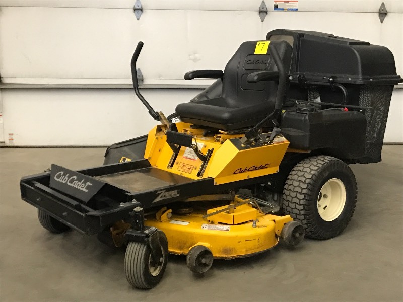 lot 7 image: Cub Cadet Z-Force Zero-Turn Lawn Mower