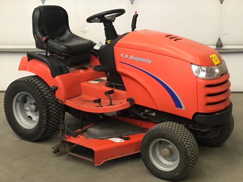 lot 10 image: Simplicity Conquest Lawn Tractor