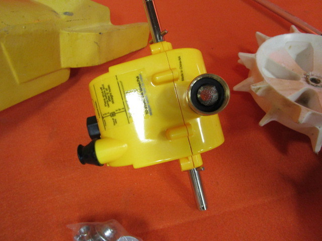 lot 82 image: Lawn Sprinkler wNew Mechanism