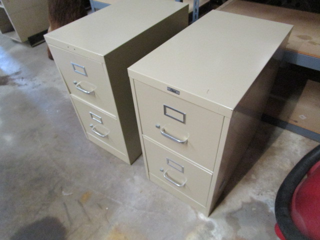 lot 94 image: (2) Small Filing Cabinets