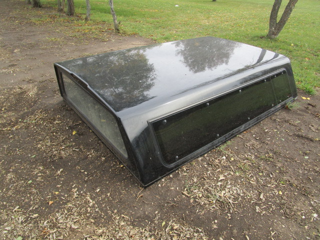 lot 2 image: Pickup Topper