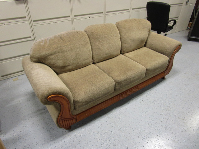 lot 3 image: Couch