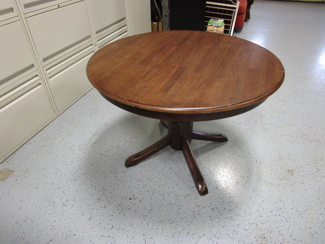 lot 6 image: 42 Table