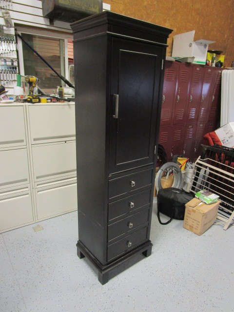 lot 12 image: Armoire 20x16x73