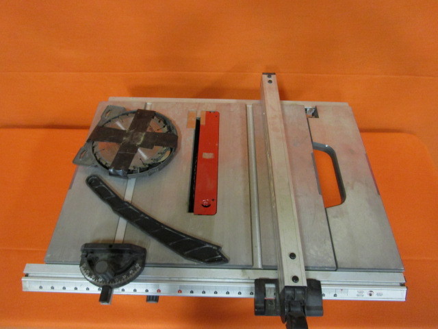 lot 29 image: Porter Cable Tabletop Table Saw