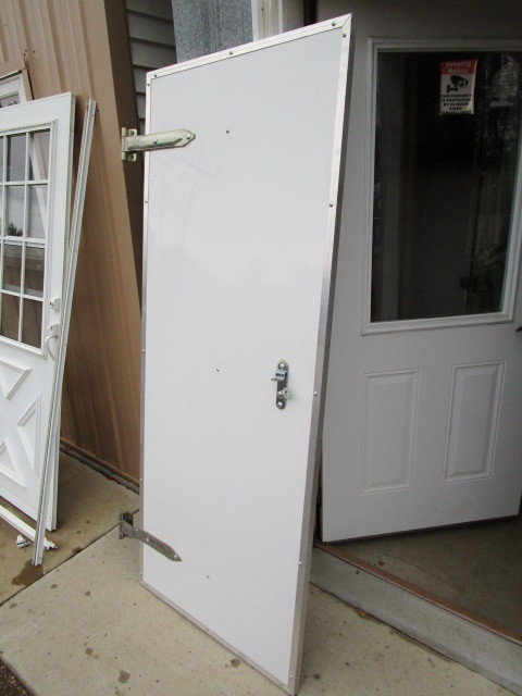 lot 33 image: Enclosed Trailer Door 32x 77 34