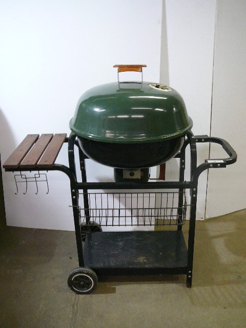 lot 2 image: Grill Charcoal
