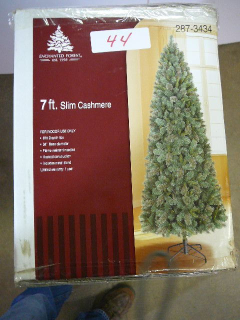 lot 44 image: 7 Slim Cashmere Tree In box