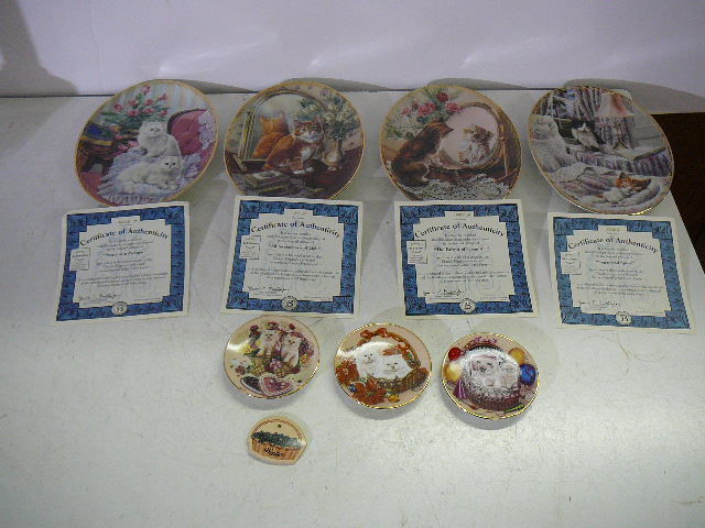 lot 75 image: Collectable Cat Plates