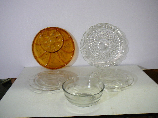 lot 97 image: Glassware