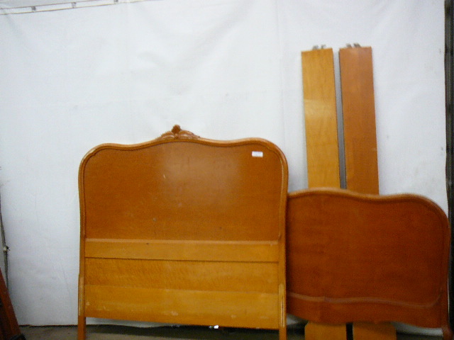 lot 125 image: Vintage Bed